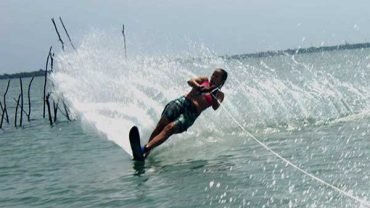 水上 スキー バリ島 の海 ウェイク ボード ビーチ アクティビティ